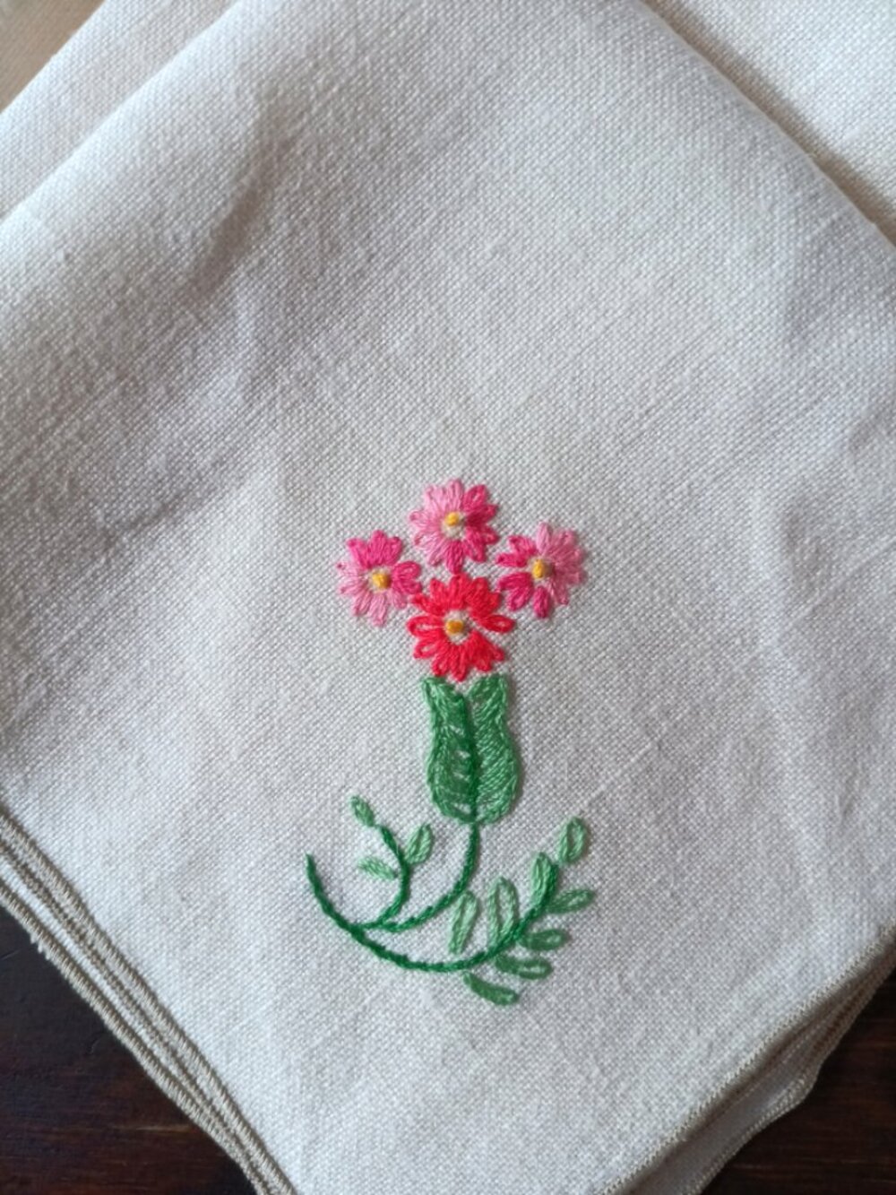 Set of 4 Embroidered Flower Napkins